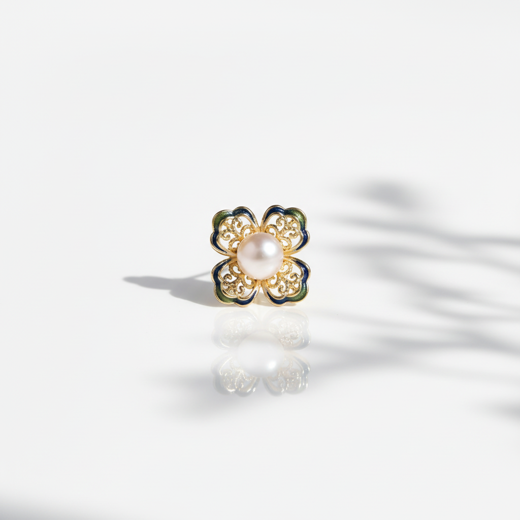 Clover Pearl Stud Earrings