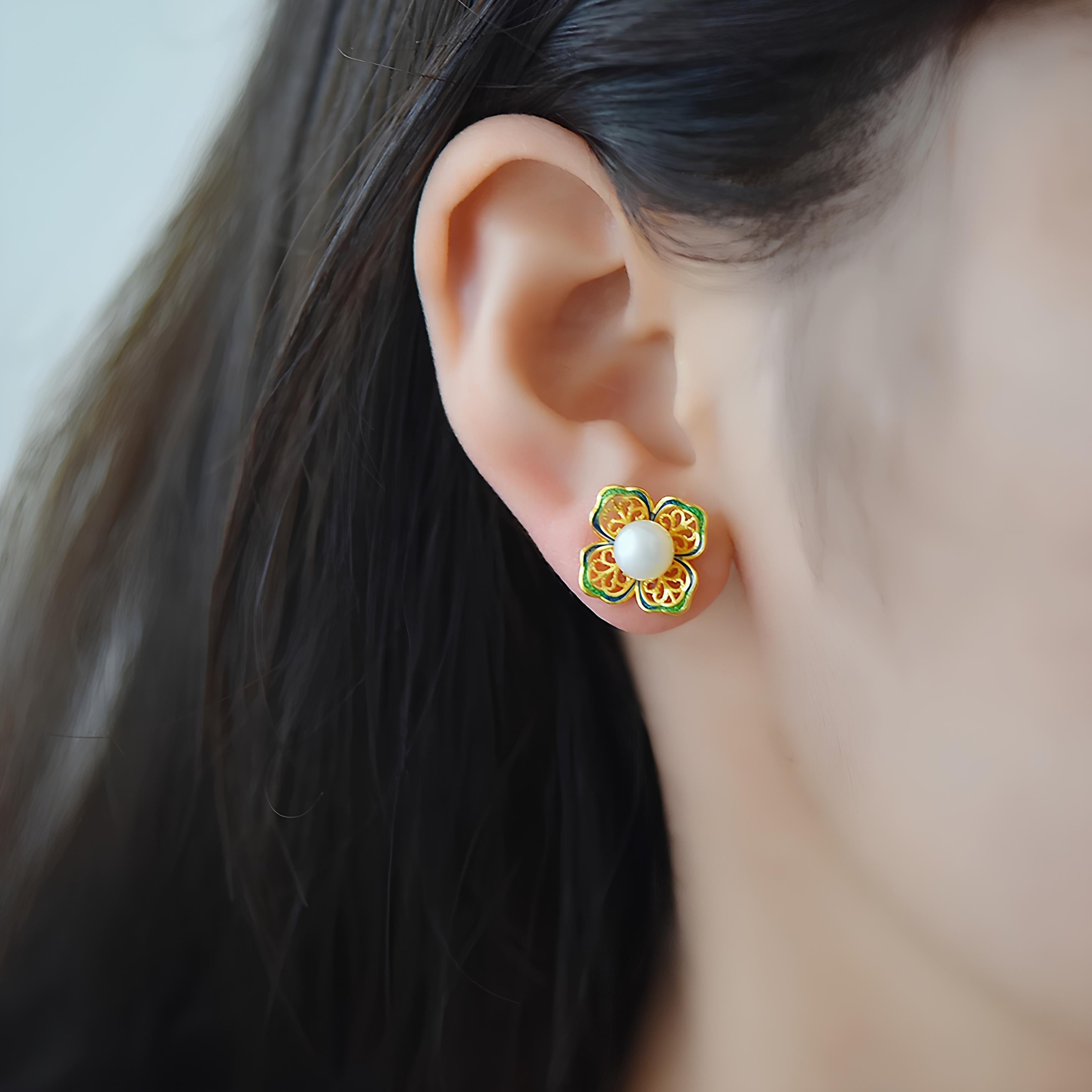 Clover Pearl Stud Earrings