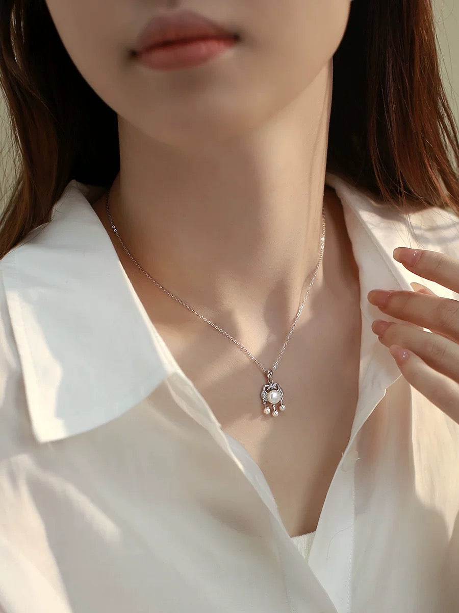 Modern Blessing – Pearl Peace Lock Necklace