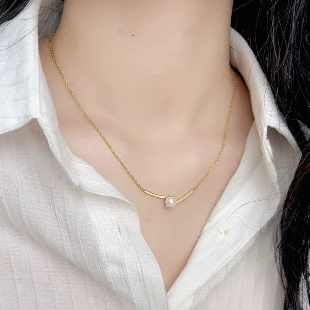 Minimalist Gold Pearl Necklace – Modern Curved Bar Design